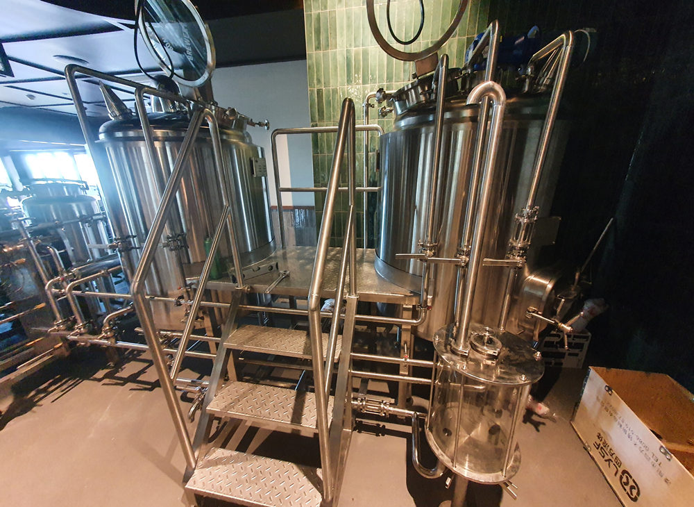 beer brewery equipment in Australia, brewery equipment, brewery, fermenter, electric heated brew house, 1000l fermenter unitank